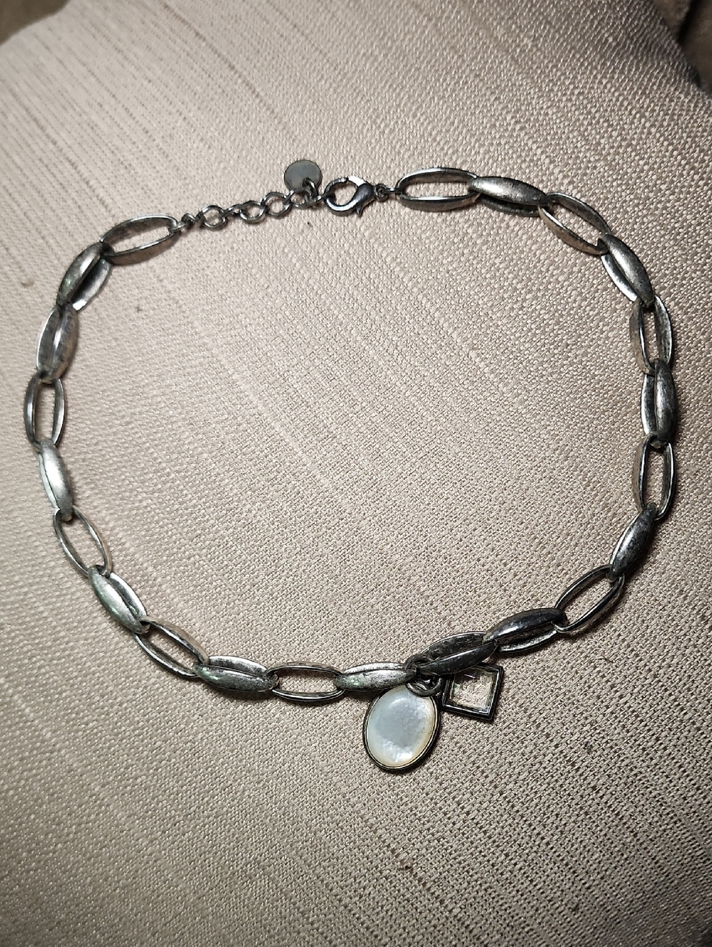 Kenneth Cole Short Necklace, Pre-Owned in Fair Condition